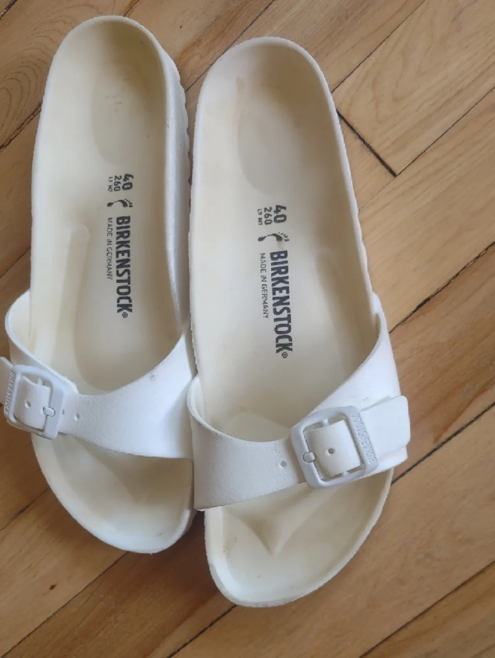 Birkenstock White Single Strap Slide Sandals - Picture 4 of 10